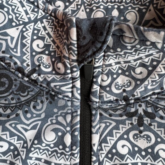 Marika 1/4 zip top. size M. Grey/Black/White paisley - Picture 3 of 8